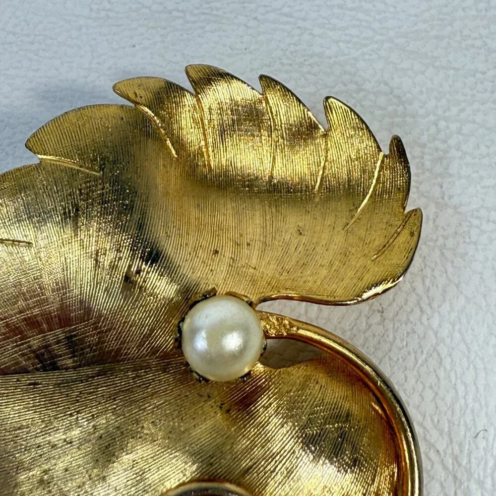 Vintage Leaf Brooch Gold-Tone Faux‎ Pearl Statement Retro